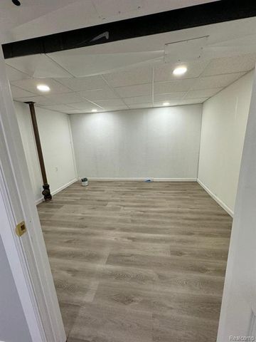 7176 N Gulley Road, Dearborn Heights, MI 48127