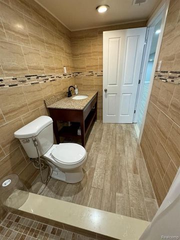 7176 N Gulley Road, Dearborn Heights, MI 48127