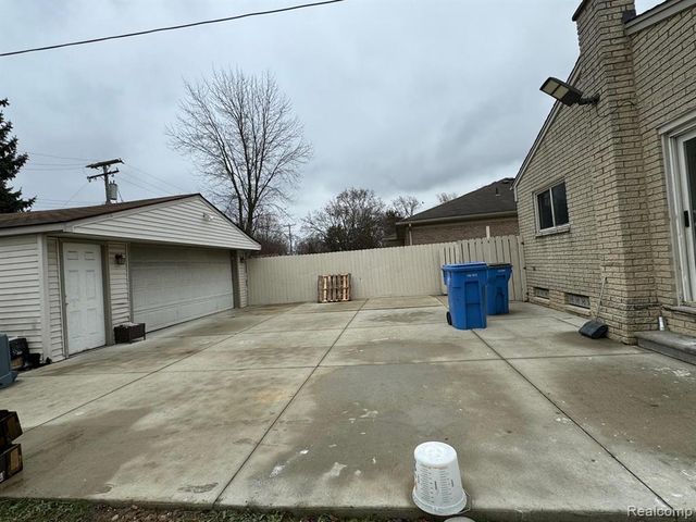 7176 N Gulley Road, Dearborn Heights, MI 48127