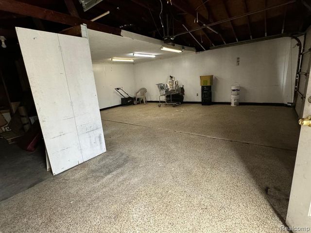 7176 N Gulley Road, Dearborn Heights, MI 48127