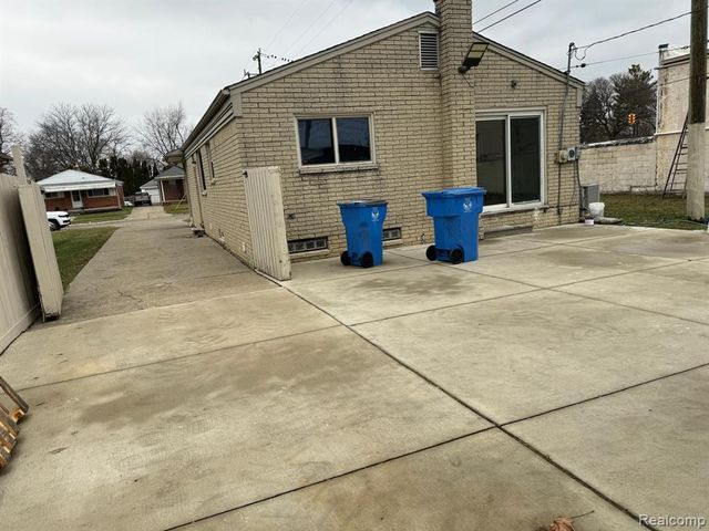 7176 N Gulley Road, Dearborn Heights, MI 48127