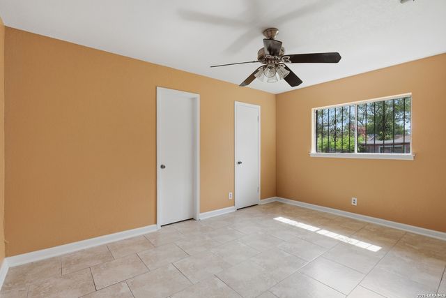 9050 Island View St, San Antonio, TX 78242