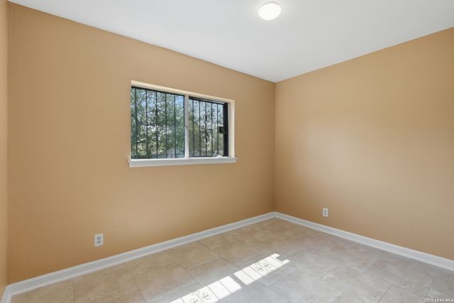 9050 Island View St, San Antonio, TX 78242