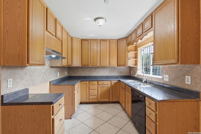 9050 Island View St, San Antonio, TX 78242