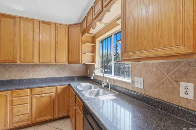 9050 Island View St, San Antonio, TX 78242