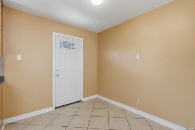 9050 Island View St, San Antonio, TX 78242