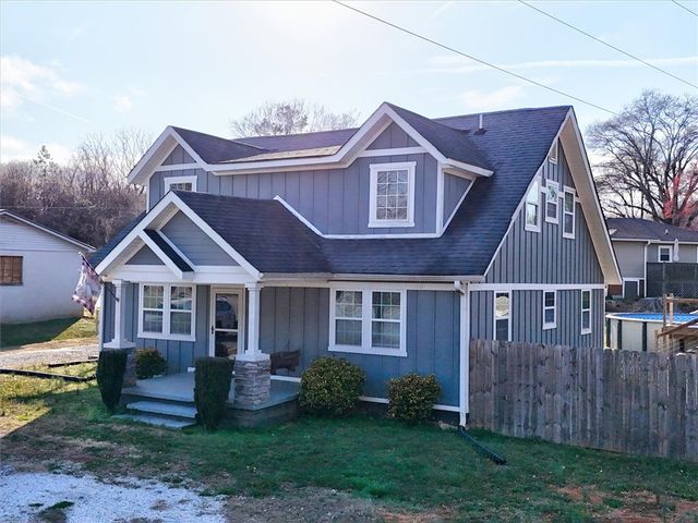 321 Pumpkintown Highway, Pickens, SC 29671