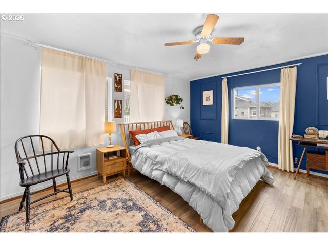 2305 7TH St, Tillamook, OR 97141