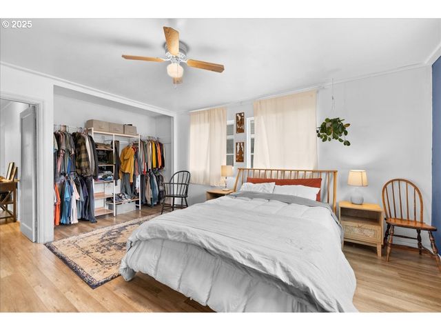 2305 7TH St, Tillamook, OR 97141