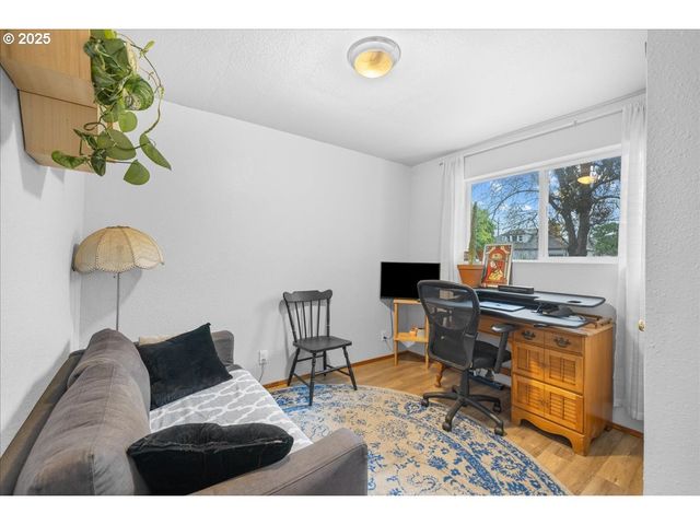 2305 7TH St, Tillamook, OR 97141