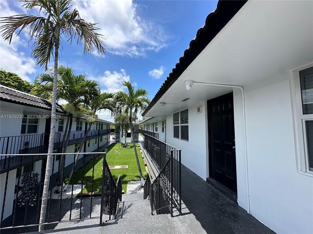 2500 Johnson St 14, Hollywood, FL 33020