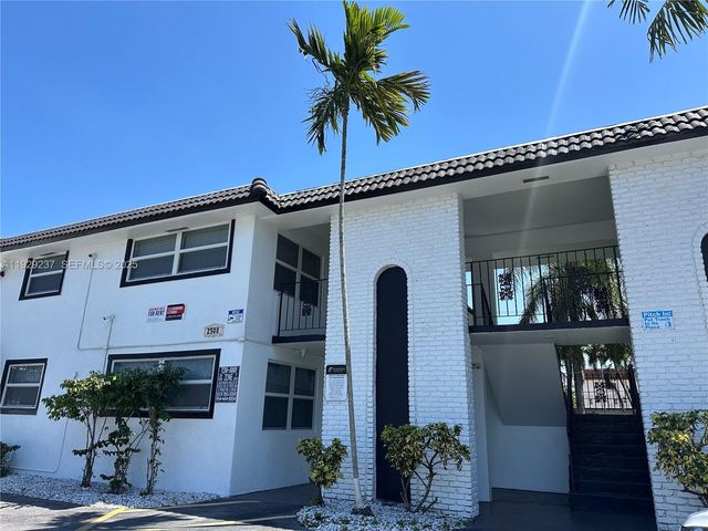 2500 Johnson St 14, Hollywood, FL 33020