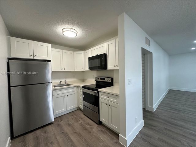 2500 Johnson St 14, Hollywood, FL 33020