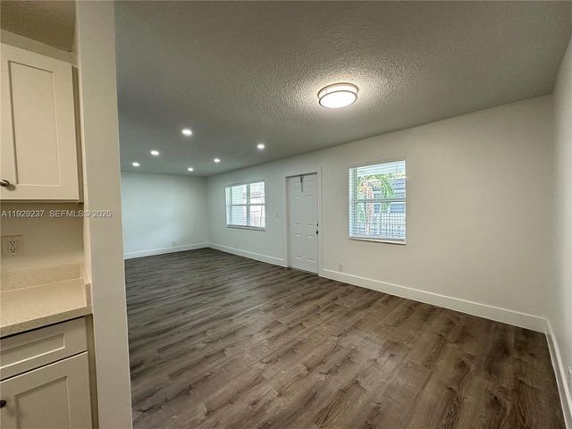 2500 Johnson St 14, Hollywood, FL 33020