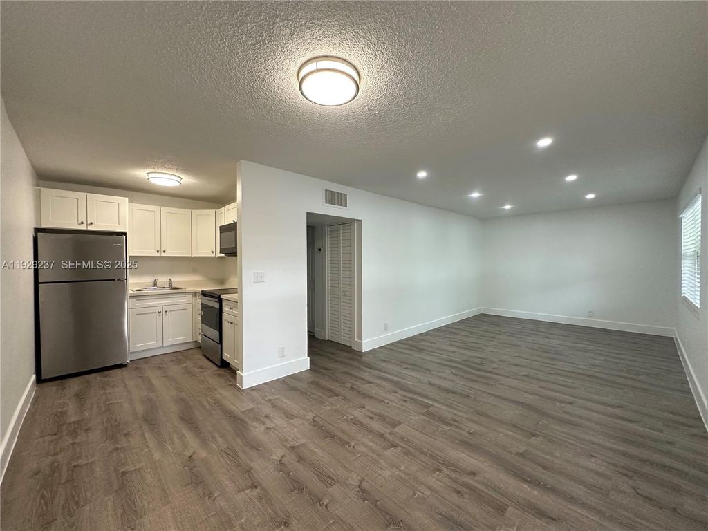 2500 Johnson St 14, Hollywood, FL 33020