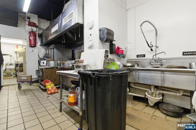 946 Broad Street, Newark, NJ 07102