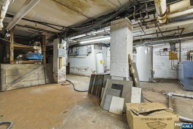 946 Broad Street, Newark, NJ 07102