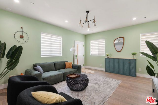 1341 N Mariposa Avenue, Los Angeles, CA 90027