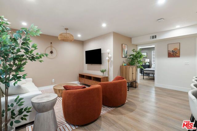 1341 N Mariposa Avenue, Los Angeles, CA 90027