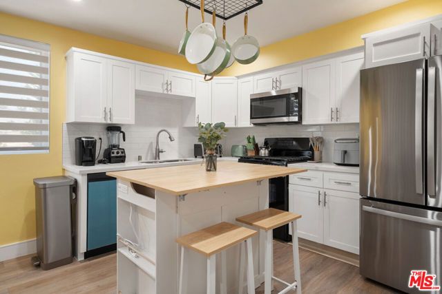 1341 N Mariposa Avenue, Los Angeles, CA 90027