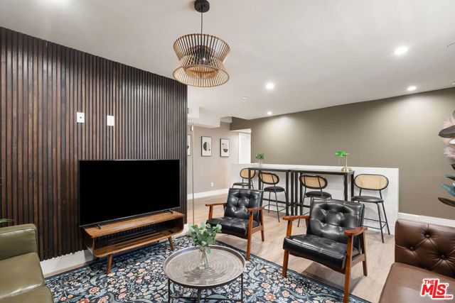 1341 N Mariposa Avenue, Los Angeles, CA 90027
