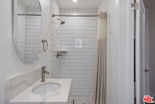 1341 N Mariposa Avenue, Los Angeles, CA 90027