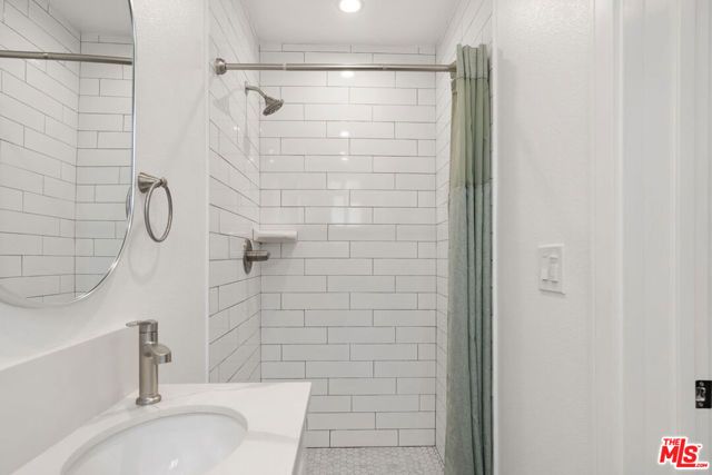 1341 N Mariposa Avenue, Los Angeles, CA 90027