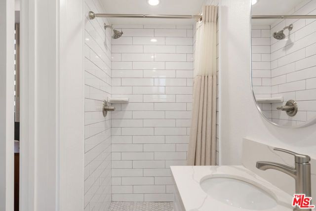 1341 N Mariposa Avenue, Los Angeles, CA 90027