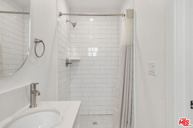 1341 N Mariposa Avenue, Los Angeles, CA 90027