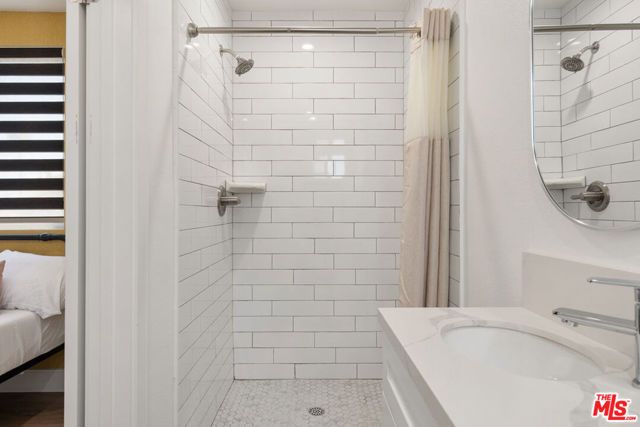 1341 N Mariposa Avenue, Los Angeles, CA 90027