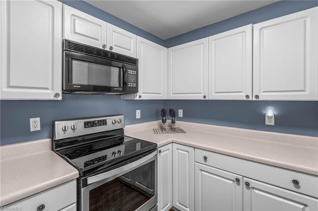 612 Mill Pond Court, Winston-salem, NC 27106