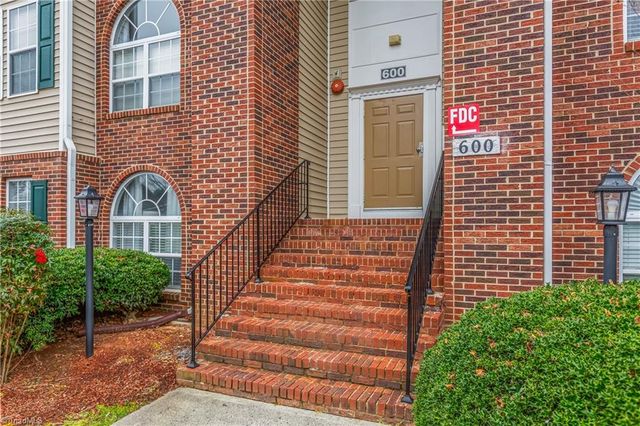 612 Mill Pond Court, Winston-salem, NC 27106