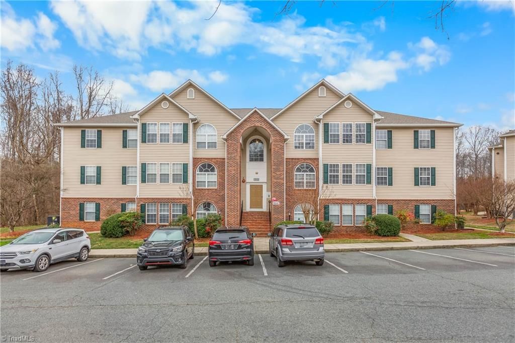 612 Mill Pond Court, Winston-salem, NC 27106