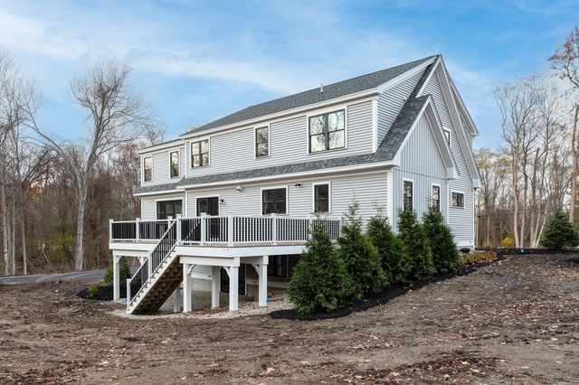 141 Dearborn Road, Greenland, NH 03840