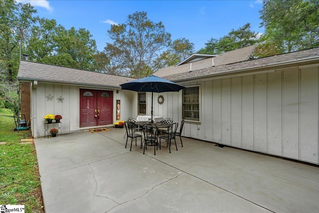 163 B D Johnston Road, Central, SC 29630