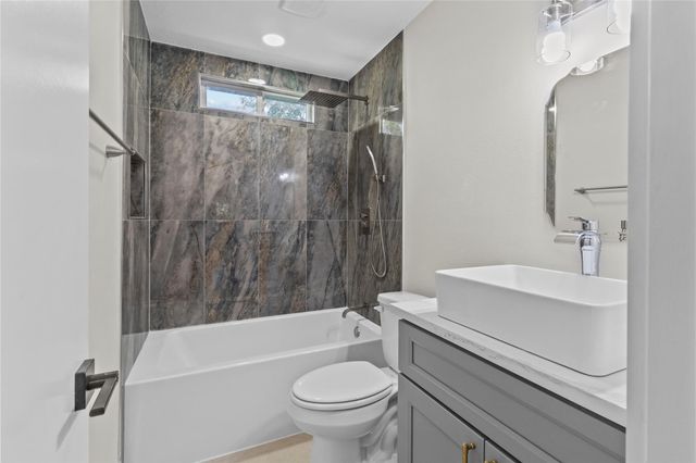 202 County Road 402, Bay City, TX 77414