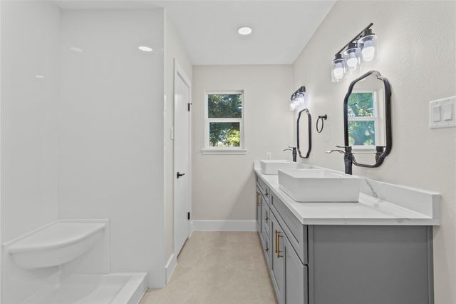 202 County Road 402, Bay City, TX 77414