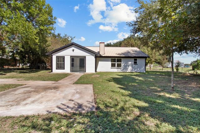202 County Road 402, Bay City, TX 77414