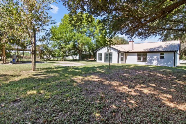 202 County Road 402, Bay City, TX 77414