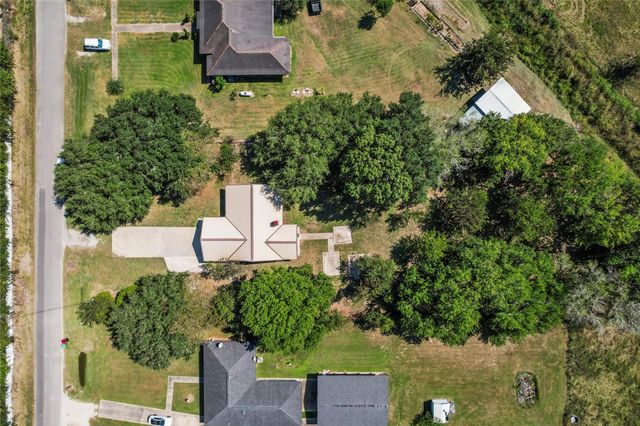 202 County Road 402, Bay City, TX 77414