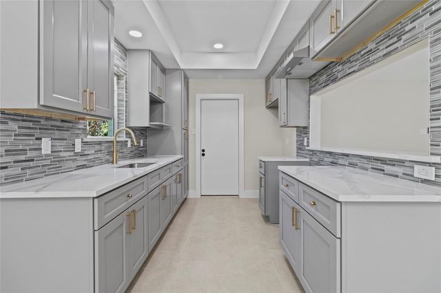 202 County Road 402, Bay City, TX 77414