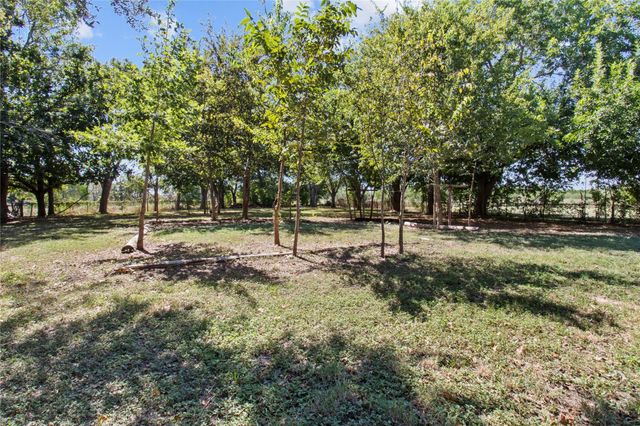 202 County Road 402, Bay City, TX 77414