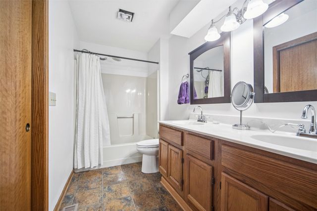 6809 Sharon Drive, Urbandale, IA 50322