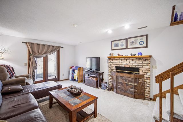 6809 Sharon Drive, Urbandale, IA 50322