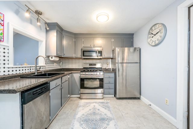 522 Lincoln Rd Extension, Hyannis, MA 02601