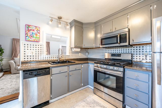 522 Lincoln Rd Extension, Hyannis, MA 02601