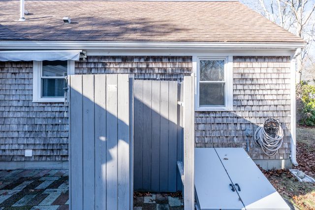 522 Lincoln Rd Extension, Hyannis, MA 02601