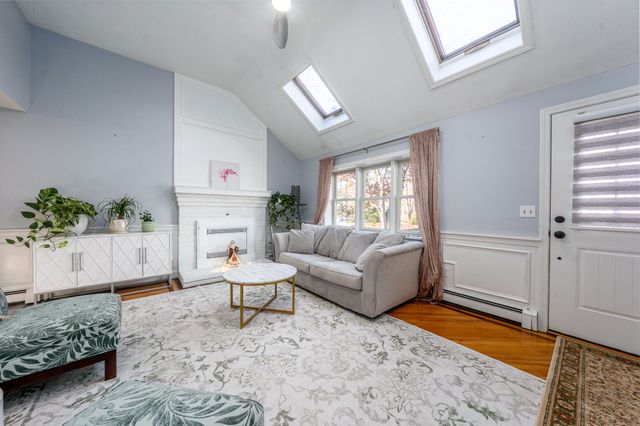 522 Lincoln Rd Extension, Hyannis, MA 02601