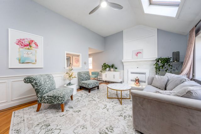 522 Lincoln Rd Extension, Hyannis, MA 02601