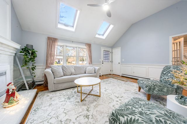 522 Lincoln Rd Extension, Hyannis, MA 02601